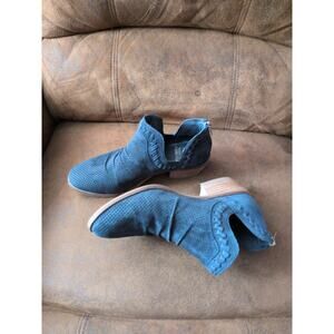 Vince Camuto bootie
